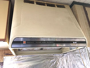 レンジフード取替工事 施工前1