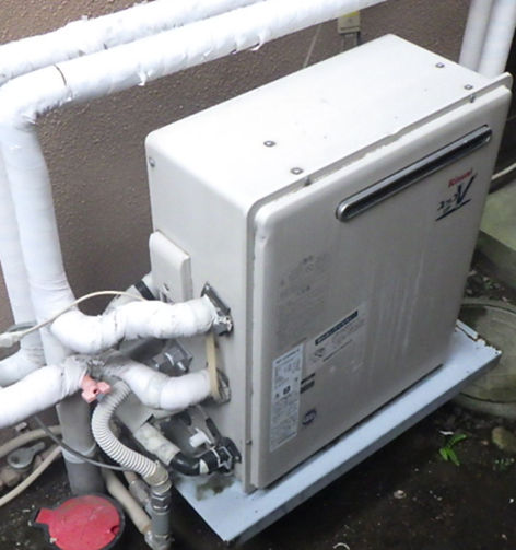 給湯器交換工事 施工前1
