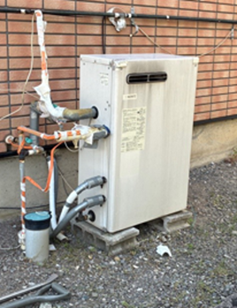 給湯器交換工事 施工前1